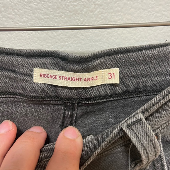 Levi’s high waisted cropped jeans. Dark gray. Size 12 - Picture 2 of 5
